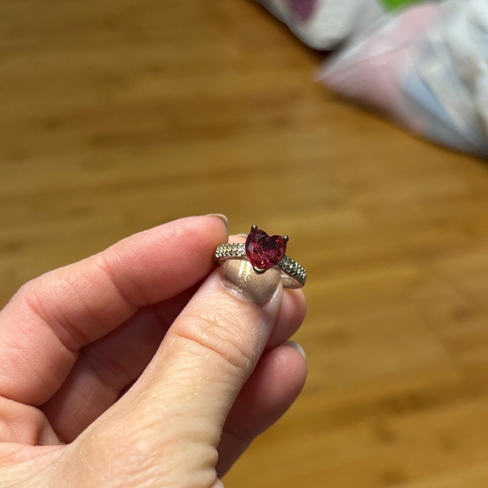 Elegant Red Heart Ring Size 6